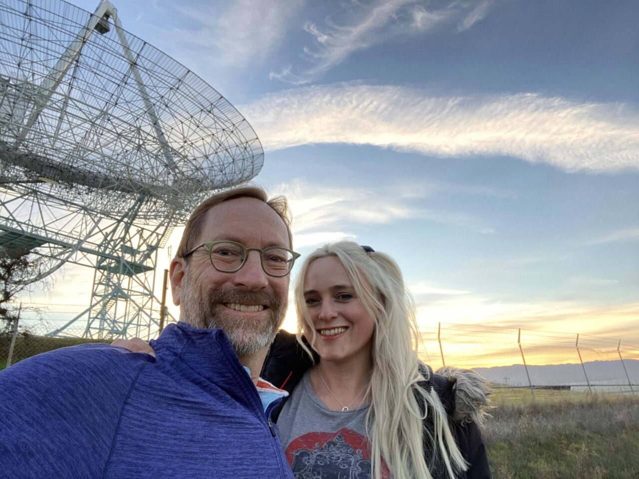 Dany & Eric hiking the stanford dish trail with the dish in the background